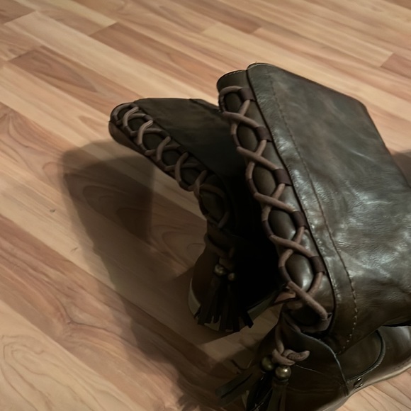 Boots they are worn and they are still in good condition - Picture 5 of 5